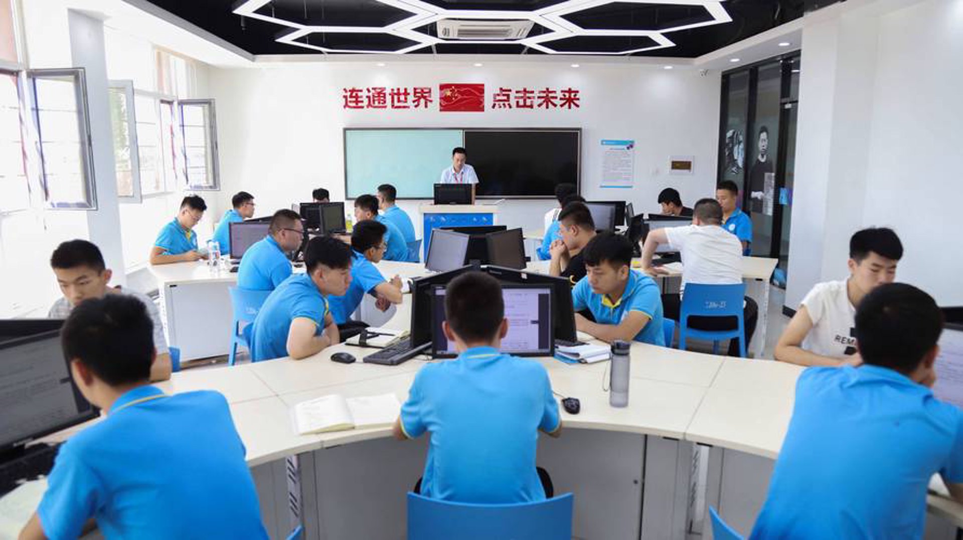 本洪鑫源网络